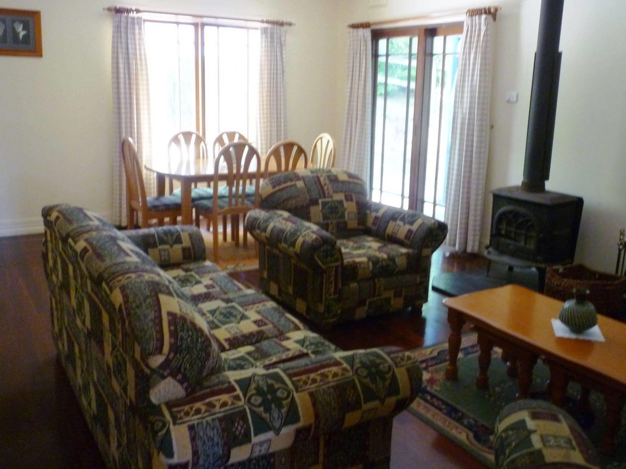 וונטוורט פאלס Whispering Pines Cottages מראה חיצוני תמונה
