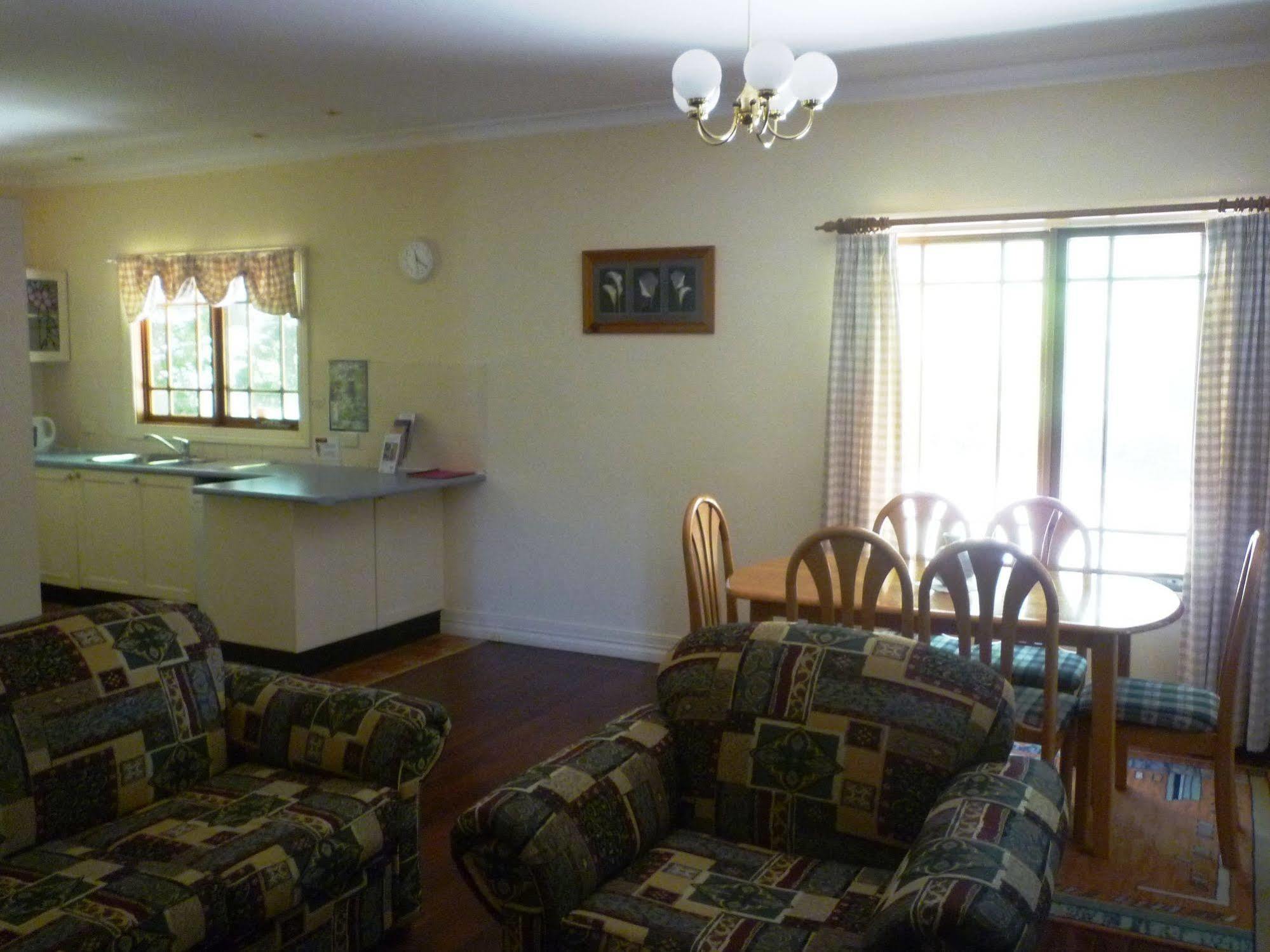 וונטוורט פאלס Whispering Pines Cottages מראה חיצוני תמונה
